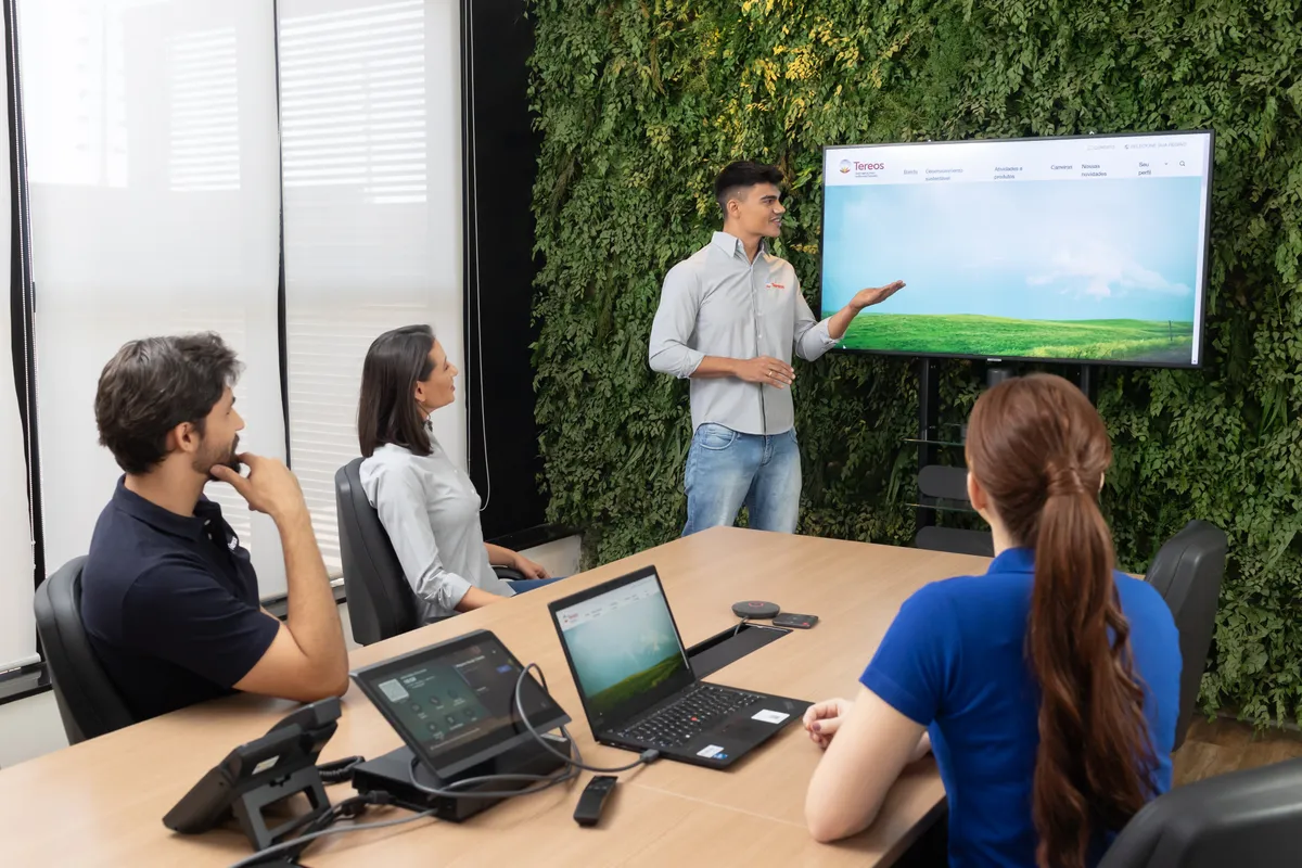 Equipe administrativa Tereos em reunião